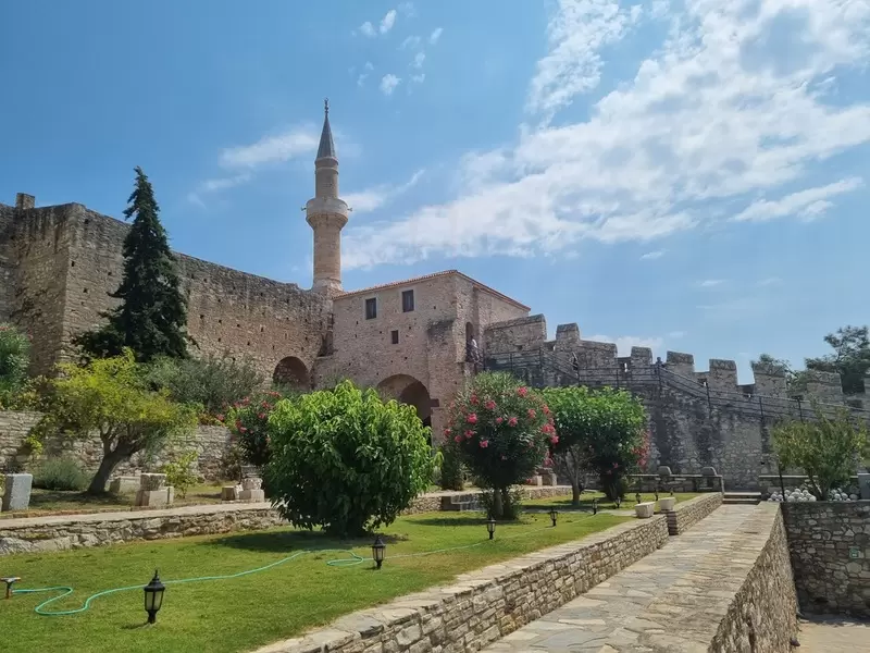 チェシュメ城を発見する