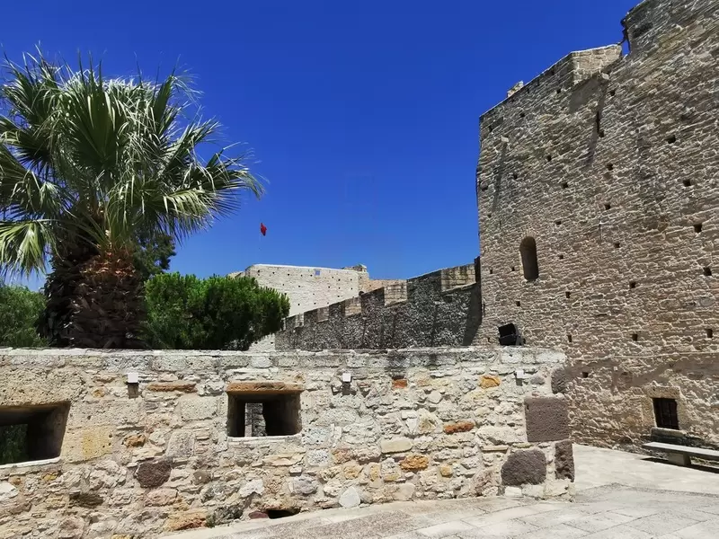 チェシュメ城を発見する