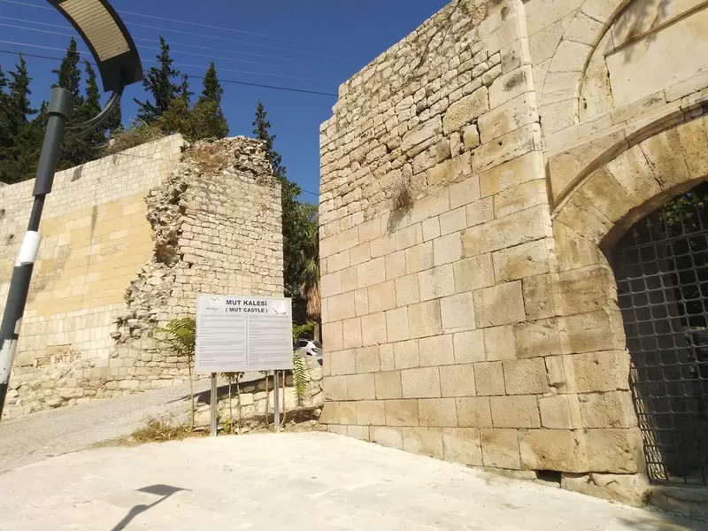Mut Castle