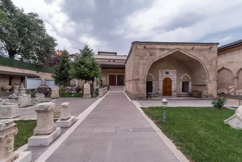 Откройте для себя археологический музей Бурдура