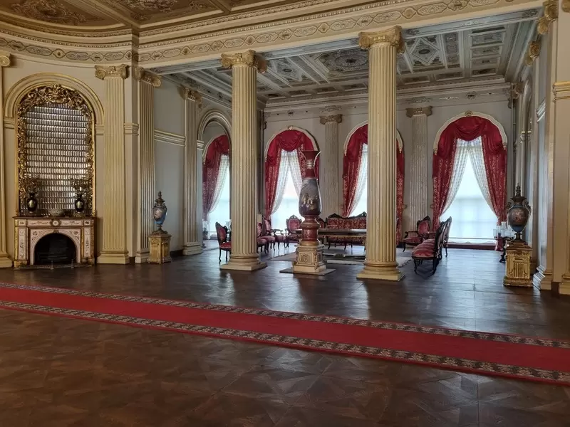 Откройте для себя дворец Долмабахче