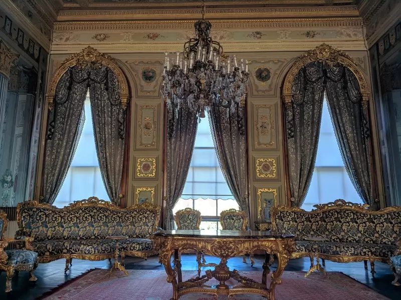 Откройте для себя дворец Долмабахче