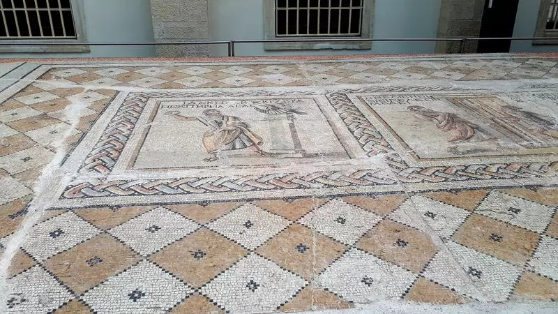 タルスス博物館を発見する