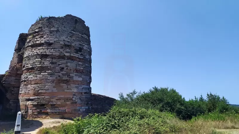 Découvrez le château de Yoros