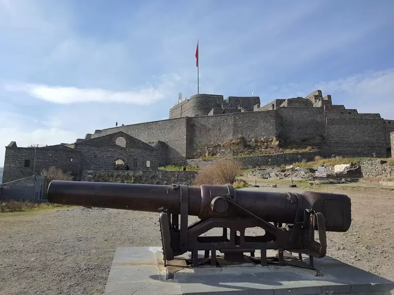 Kars Kalesi'ni keşfedin