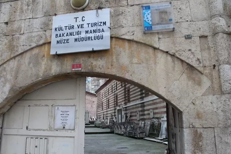 Entdecken Sie das Archäologische Museum Manisa