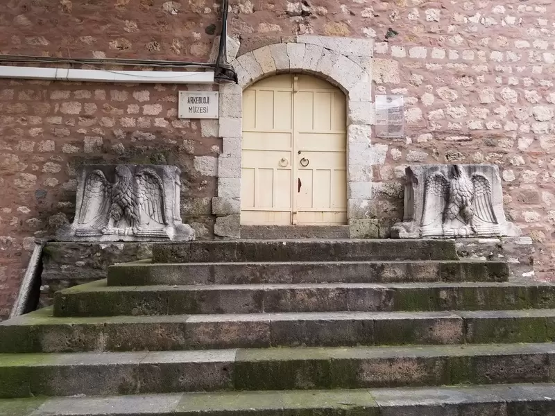 Entdecken Sie das Archäologische Museum Manisa