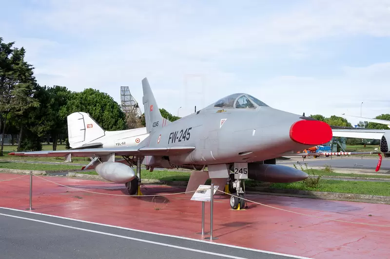 Откройте для себя Стамбульский музей авиации