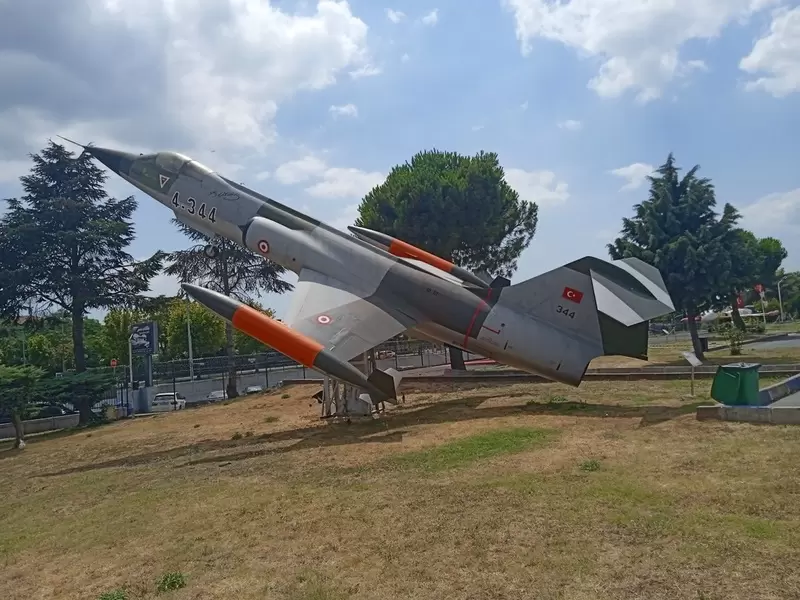 Откройте для себя Стамбульский музей авиации