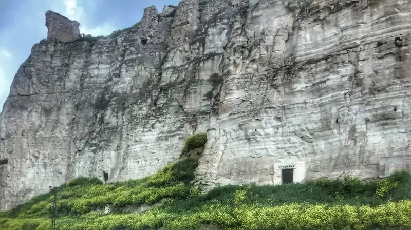 Discover Birecik Castle