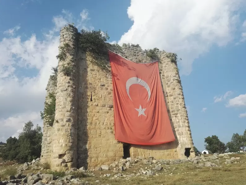 Descubre el Castillo de Sinap