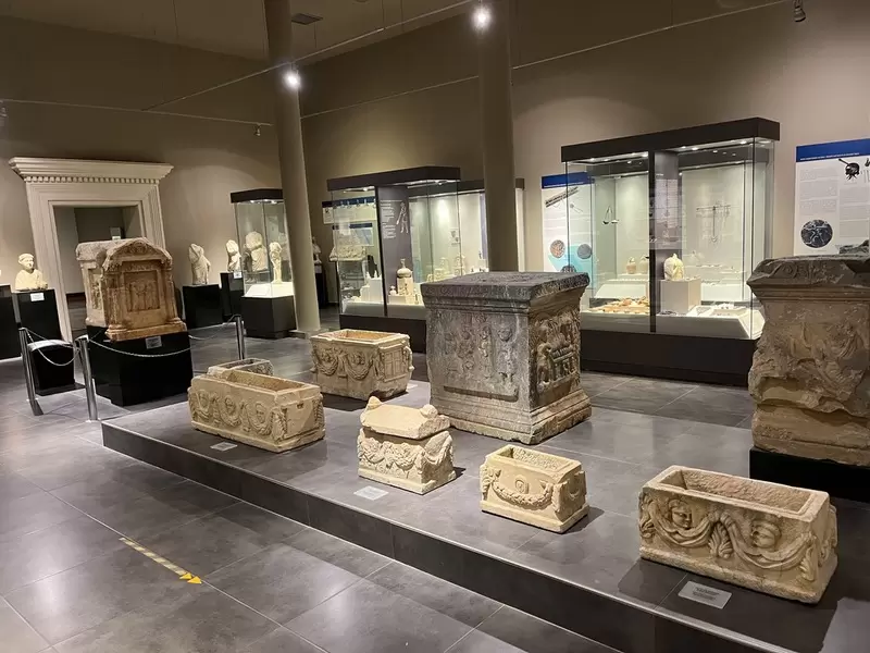 Entdecken Sie das Archäologische Museum Alanya