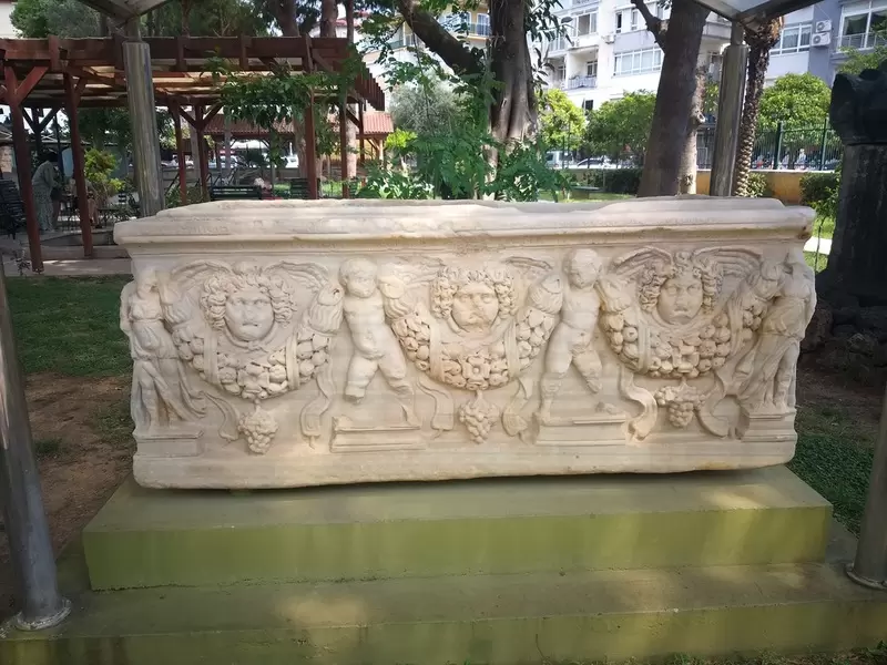 Entdecken Sie das Archäologische Museum Alanya