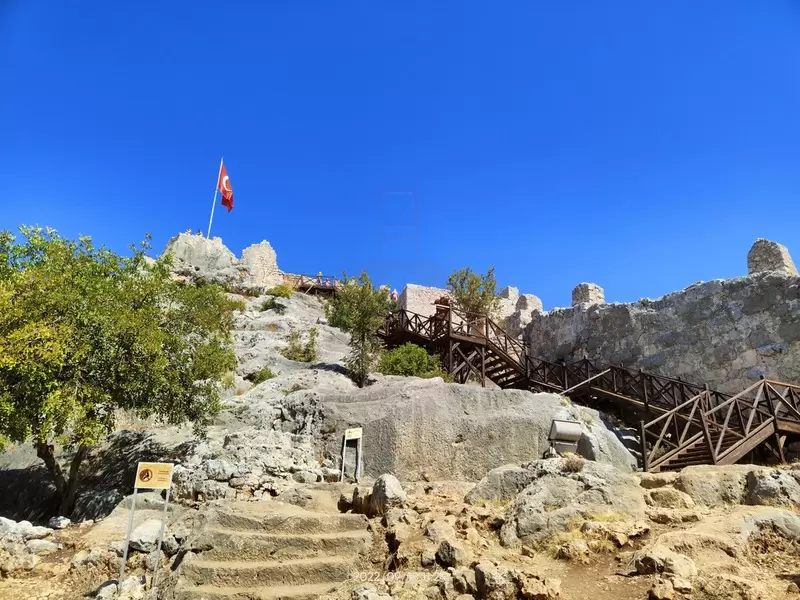 Scopri il Castello di Simena