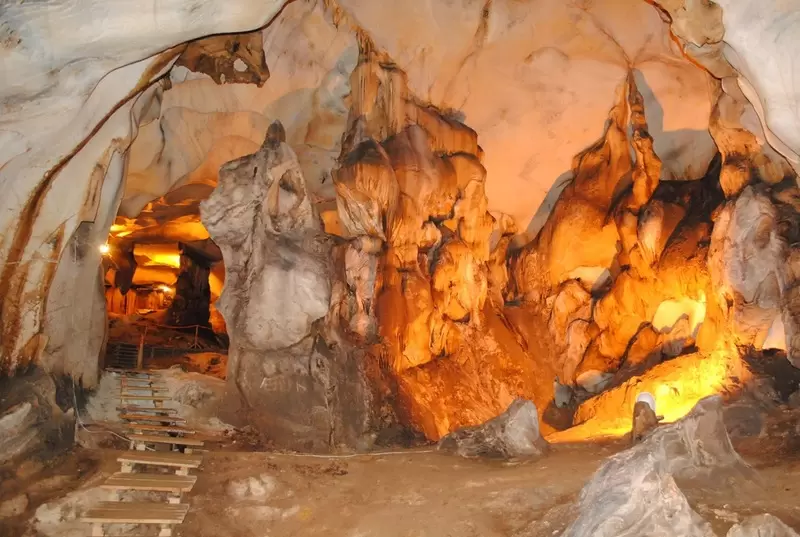Cueva Yalan Dünya