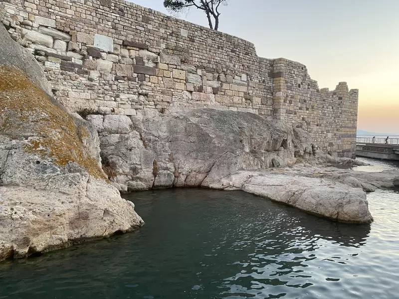 Foça Kalesi'ni keşfedin