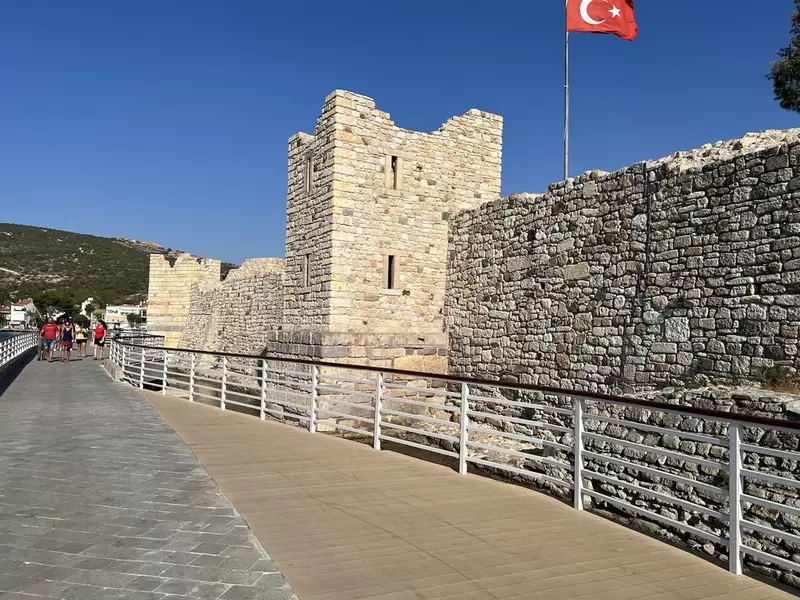 Foça Kalesi'ni keşfedin