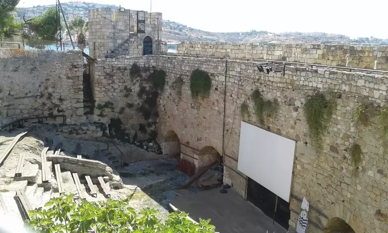 Foça Kalesi'ni keşfedin