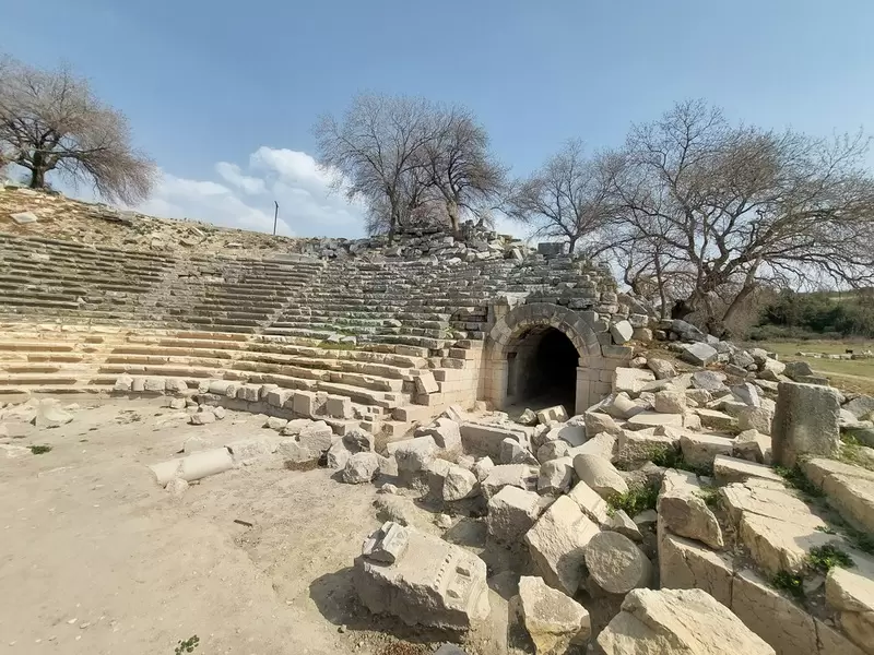 カスタバラ城を発見する