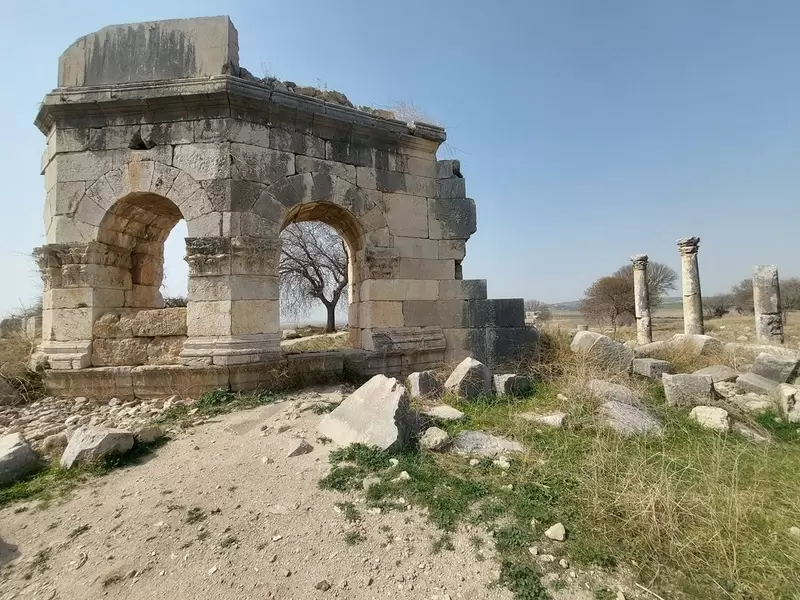 カスタバラ城を発見する