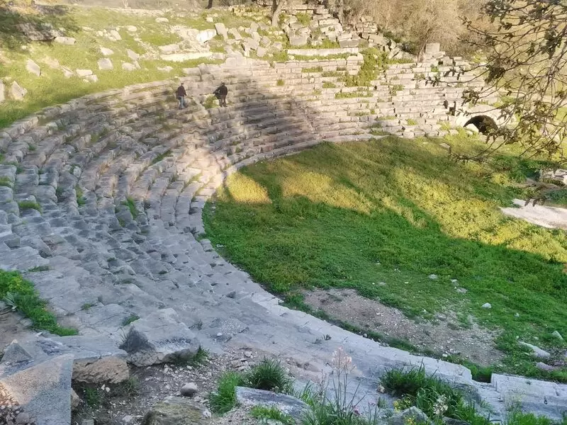 カスタバラ城を発見する