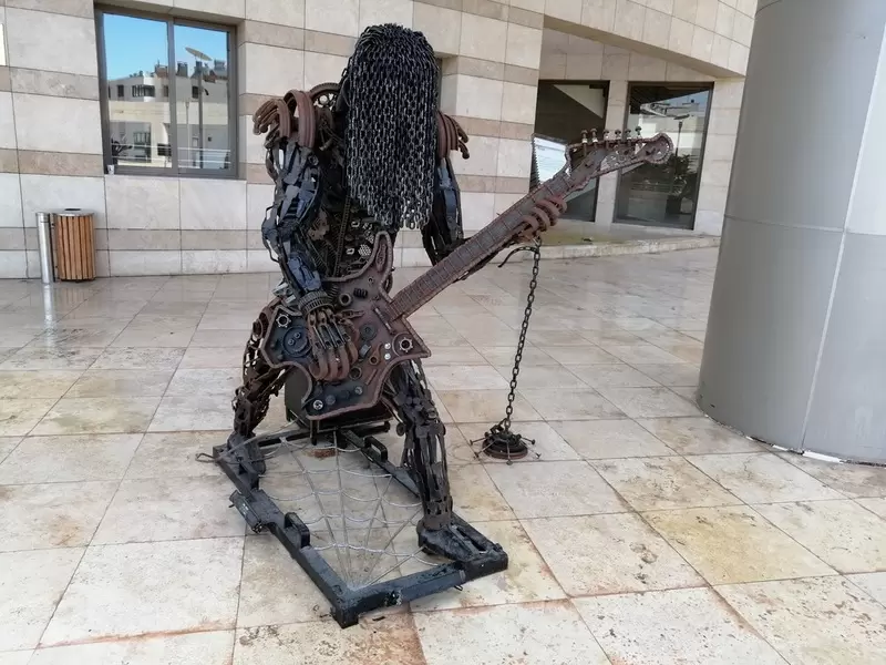 Откройте для себя Центр искусств Ахмеда Аднана Сайгуна