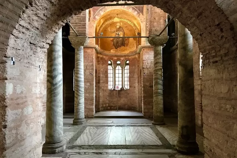 Откройте для себя церковь Паммакаристос