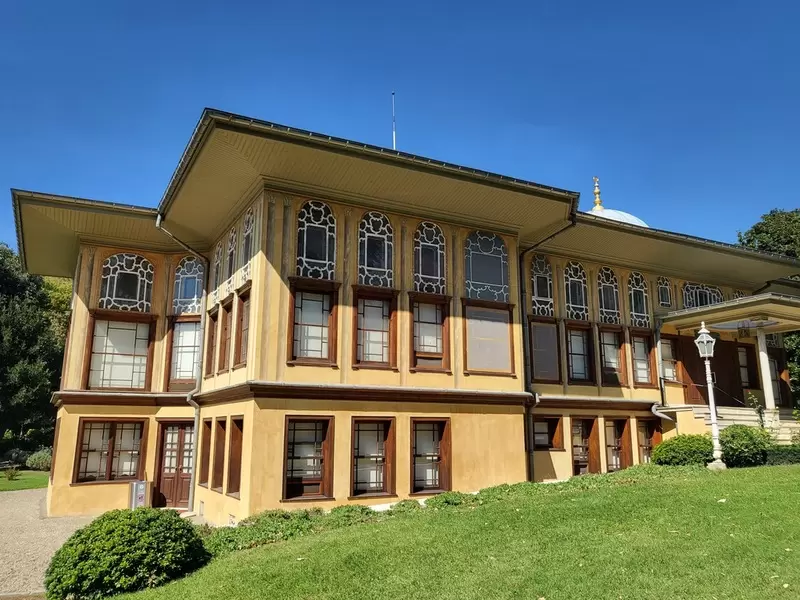 Откройте для себя дворец Айналыкавак