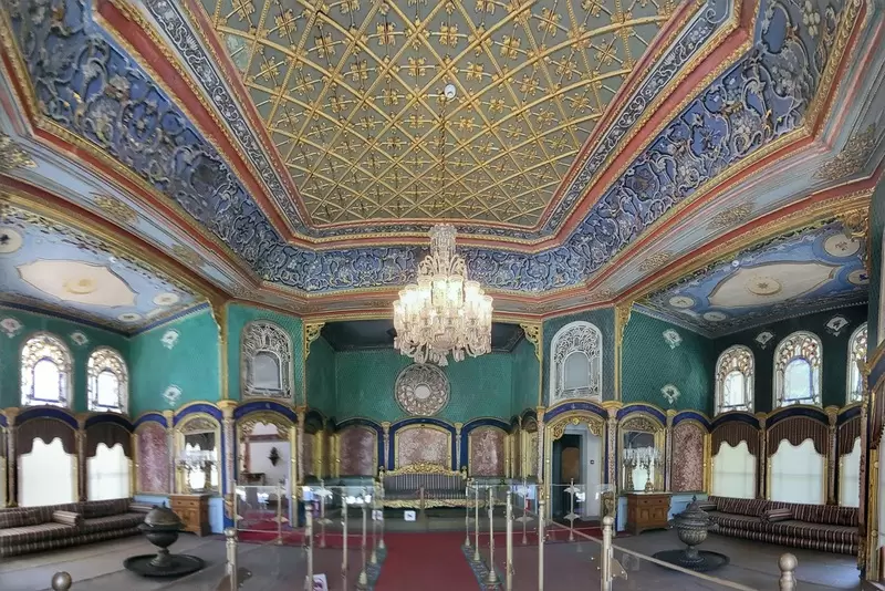 Откройте для себя дворец Айналыкавак