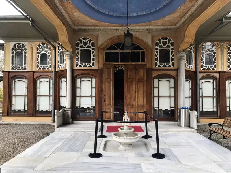 Откройте для себя дворец Айналыкавак