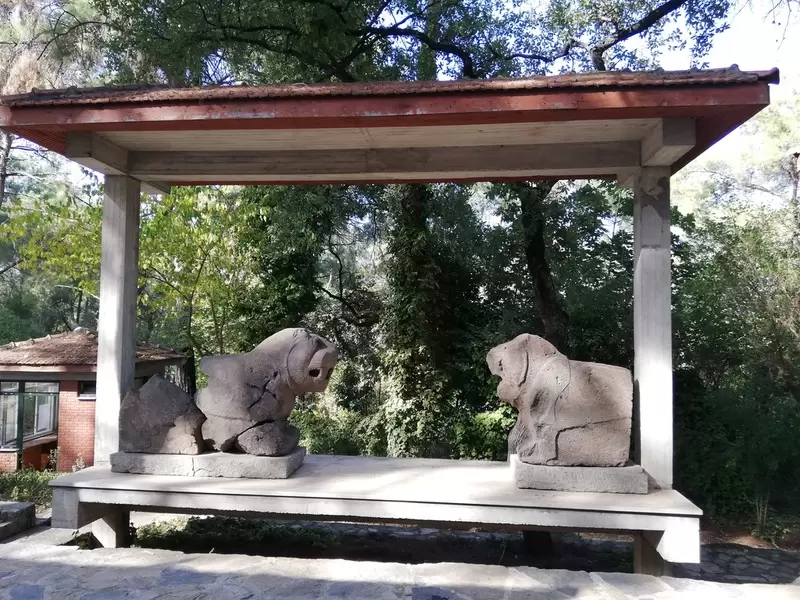 Entdecken Sie das Freilichtmuseum Karatepe-Aslantaş