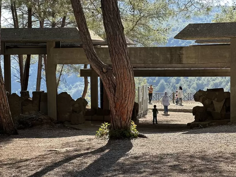 Entdecken Sie das Freilichtmuseum Karatepe-Aslantaş