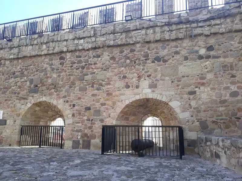 Откройте для себя замок Чандарлы