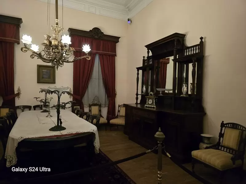 Откройте для себя Измирский музей Ататюрка