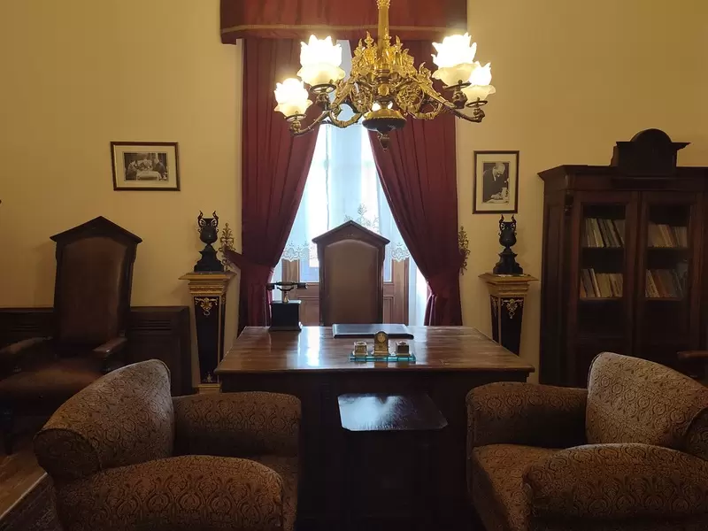 Откройте для себя Измирский музей Ататюрка