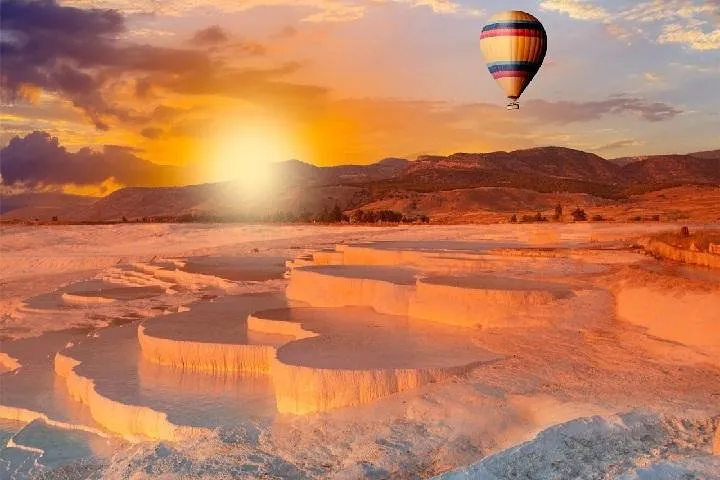 Pamukkale Hot Air Balloon Tour with Breakfast and Champagne