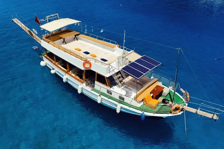 Excursión en barco al Valle de las Mariposas de Ölüdeniz. Máximo 30 personas (sin música a todo volumen)