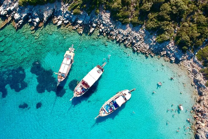 Excursión en barco a la isla de Orak, la bahía de German y la bahía de Rabbit, con almuerzo incluido