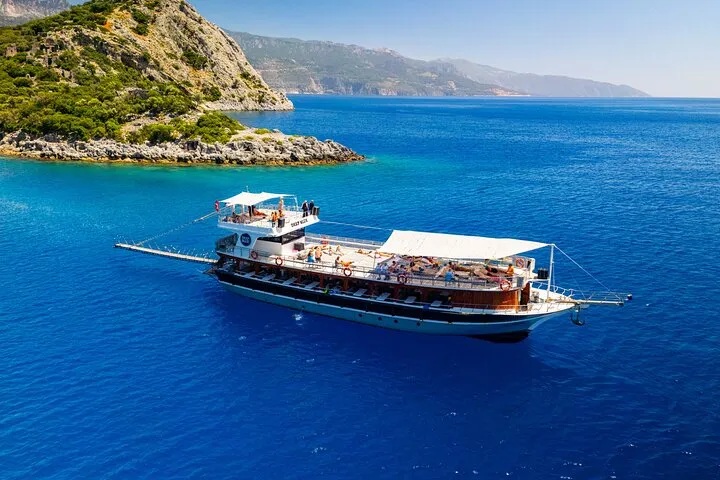 Crucero de día completo por Oludeniz con almuerzo y visita al Valle de las Mariposas