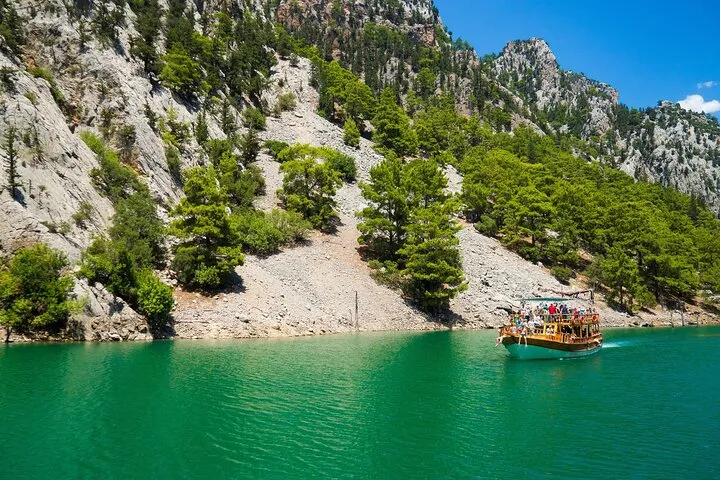 Excursión en barco por el Cañón Verde con almuerzo y bebidas desde Antalya