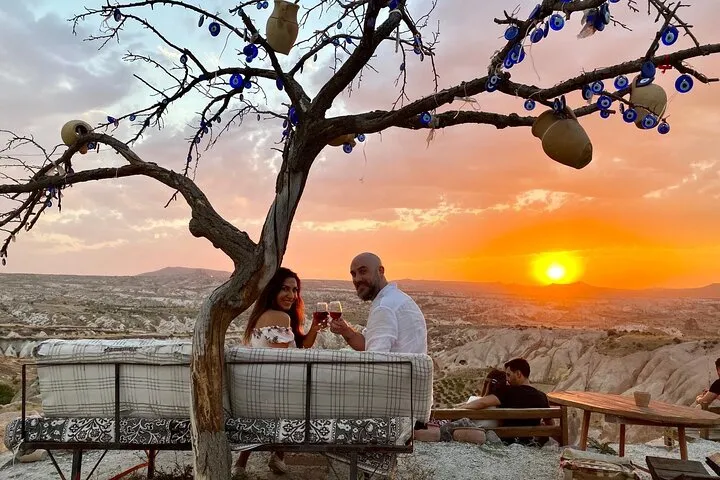 Tour Privado de Día Completo con Guía Local y Vehículo en Goreme