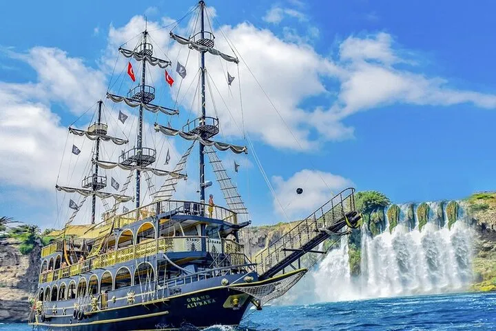 Excursión en barco pirata por Belek con animación y almuerzo