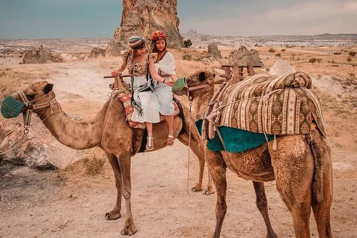 Viaje a Capadocia de 2 Días Incluyendo Paseo en Camello & Paseo en Globo