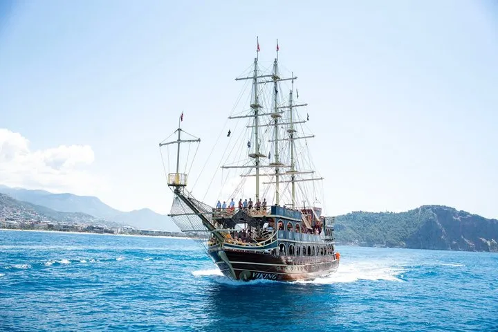 Paseo en barco pirata todo incluido en Alanya con traslado al hotel