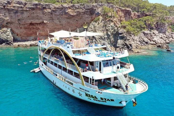 Excursión en el Mega Star Yacht con almuerzo, fiesta de la espuma y traslado desde Belek