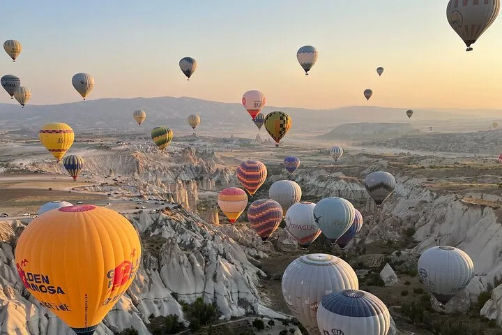 Vuelo en Globo Aerostático al Amanecer en Capadocia / Discovery Balloons