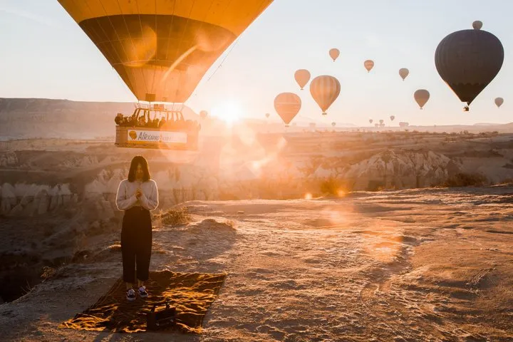 Desde Antalya: tour de 2 días por Capadocia, hotel cueva y globo