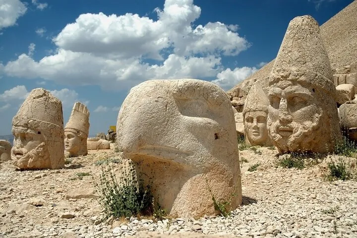 Tour privado de 3 días a Göbekli Tepe, el monte Nemrut y Adıyaman