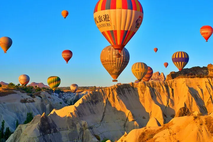 Capadocia: Vuelo en Globo Aerostático al Amanecer