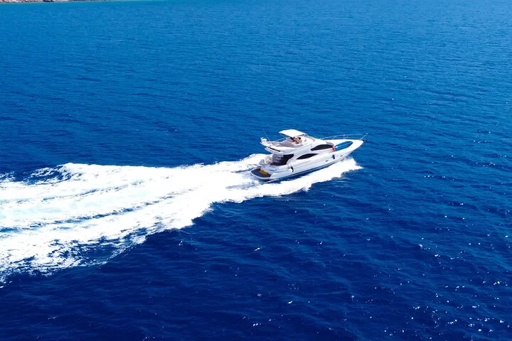 Crucero privado en yate de lujo al atardecer en Bodrum con cena, 3 horas